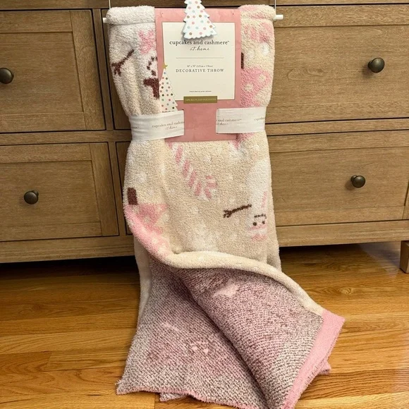 NWT Cupcakes and Cashmere Pink White Viral Snowman Throw Christmas - Picture 2 of 8